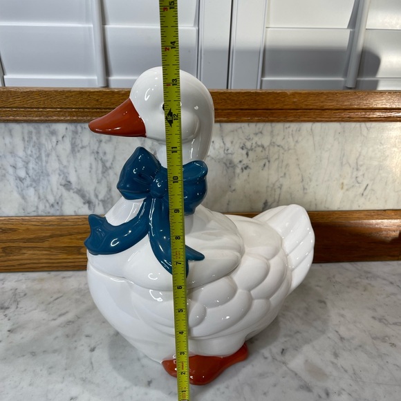 New in Box vintage ceramic Mother Goose cookie jar with a blue bow - Picture 4 of 11